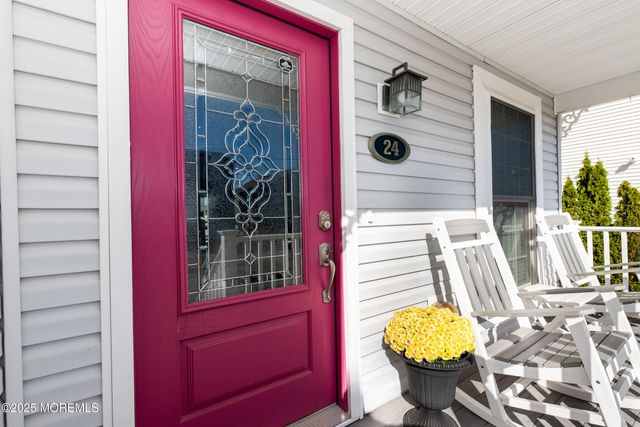 24 Dorothy Drive, Manahawkin, NJ 08050