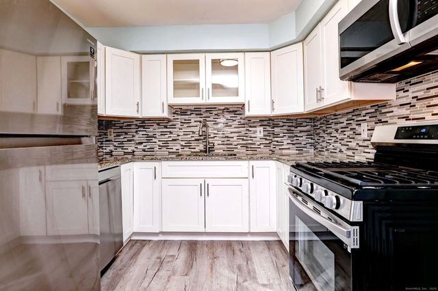 245 Sunnyridge Avenue APT 2, Fairfield, CT 06824