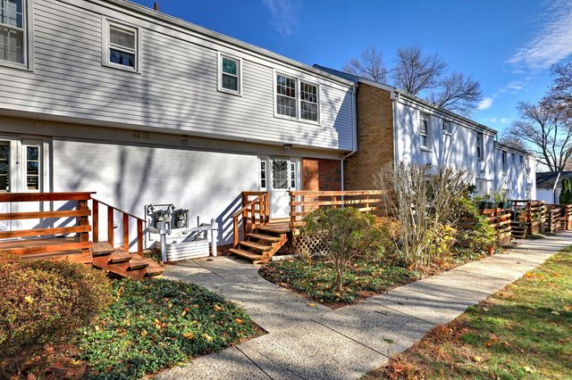 245 Sunnyridge Avenue APT 2, Fairfield, CT 06824