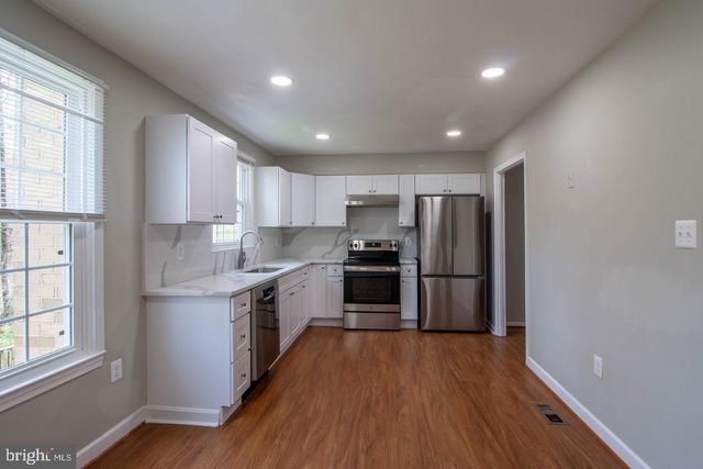 9709 LAKEPOINTE DR, Burke, VA 22015