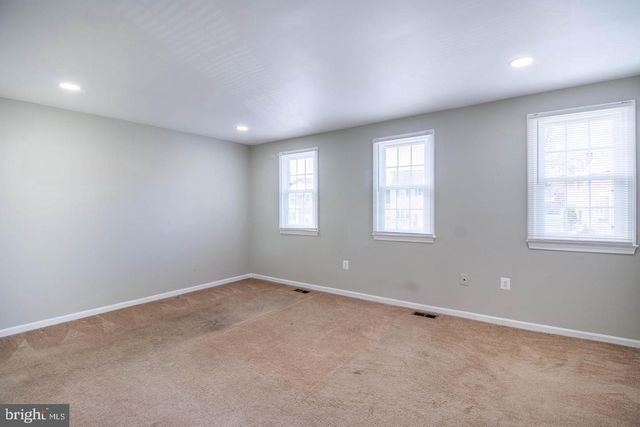 9709 LAKEPOINTE DR, Burke, VA 22015