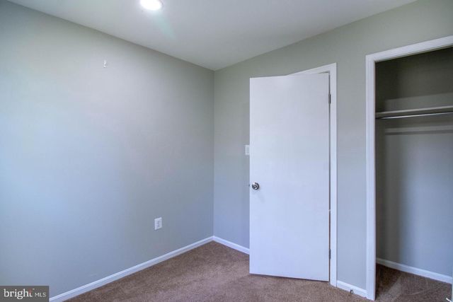 9709 LAKEPOINTE DR, Burke, VA 22015