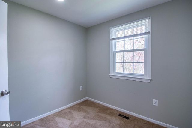 9709 LAKEPOINTE DR, Burke, VA 22015