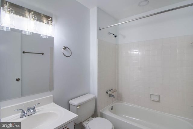 9709 LAKEPOINTE DR, Burke, VA 22015