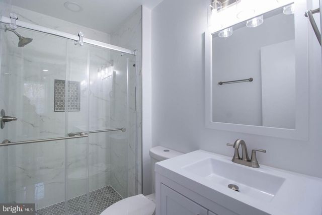 9709 LAKEPOINTE DR, Burke, VA 22015