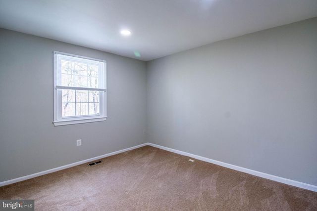 9709 LAKEPOINTE DR, Burke, VA 22015