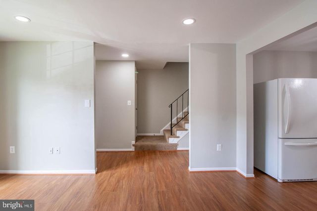 9709 LAKEPOINTE DR, Burke, VA 22015