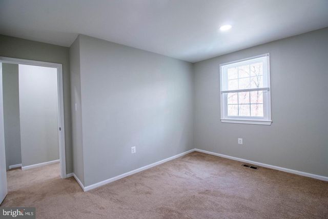 9709 LAKEPOINTE DR, Burke, VA 22015