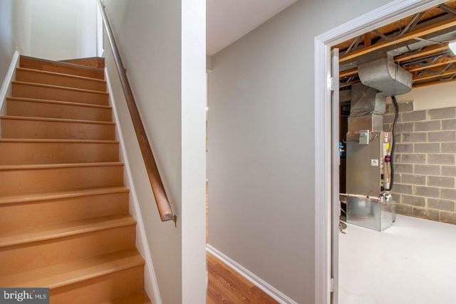 9709 LAKEPOINTE DR, Burke, VA 22015