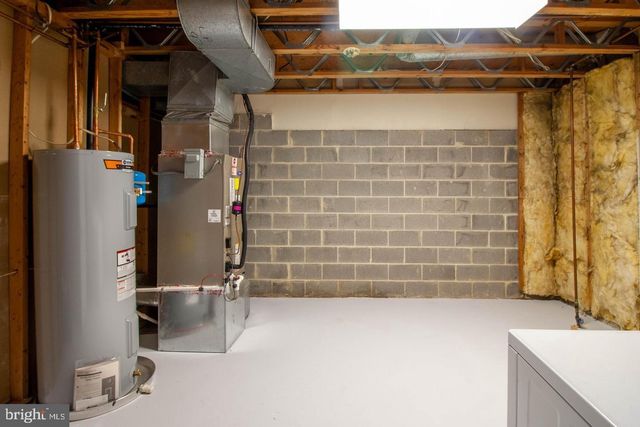 9709 LAKEPOINTE DR, Burke, VA 22015