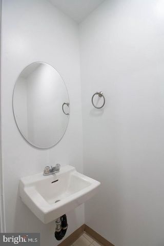 9709 LAKEPOINTE DR, Burke, VA 22015