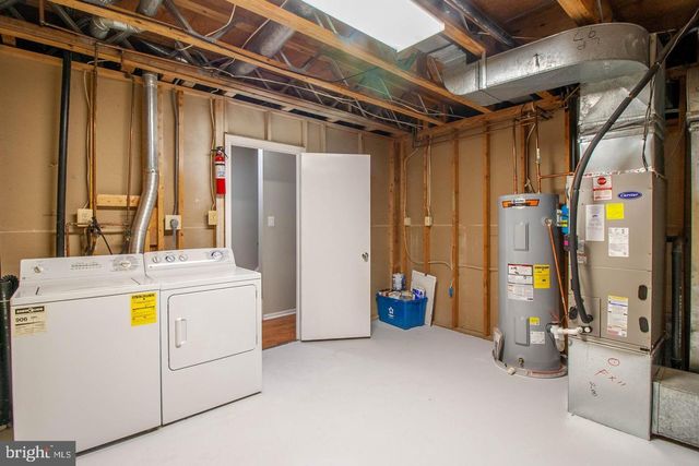 9709 LAKEPOINTE DR, Burke, VA 22015