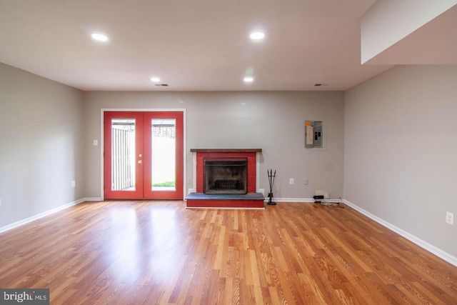 9709 LAKEPOINTE DR, Burke, VA 22015