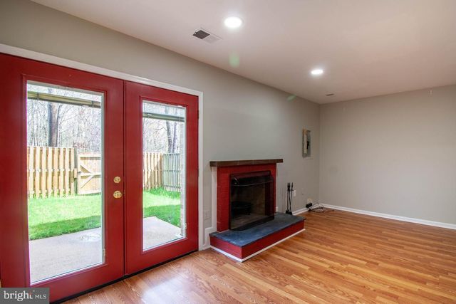 9709 LAKEPOINTE DR, Burke, VA 22015