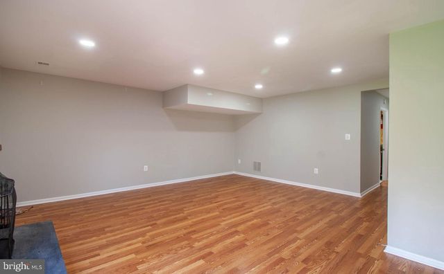 9709 LAKEPOINTE DR, Burke, VA 22015