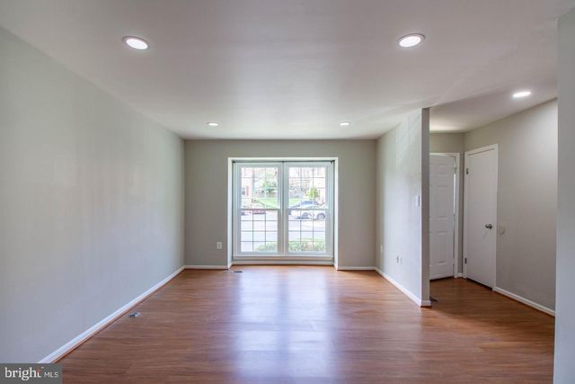 9709 LAKEPOINTE DR, Burke, VA 22015