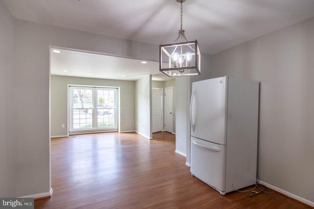 9709 LAKEPOINTE DR, Burke, VA 22015