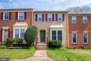 9709 LAKEPOINTE DR, Burke, VA 22015
