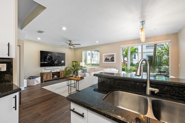 3041 Waterside Circle, Boynton Beach, FL 33435