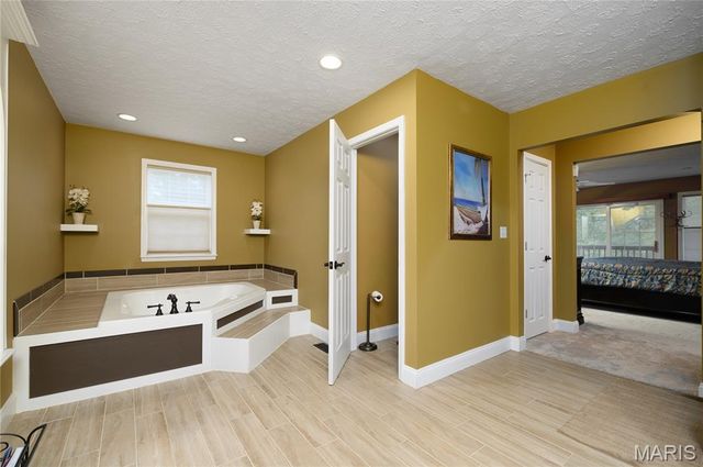 24155 Red Oak Road, Waynesville, MO 65583