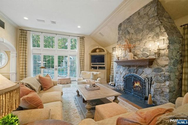 88 Bayberry Drive, Mahwah, NJ 07430