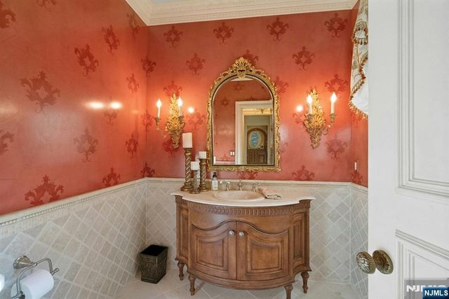 88 Bayberry Drive, Mahwah, NJ 07430
