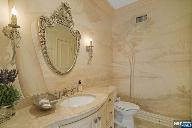88 Bayberry Drive, Mahwah, NJ 07430