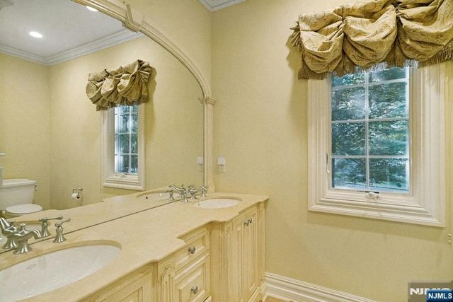 88 Bayberry Drive, Mahwah, NJ 07430
