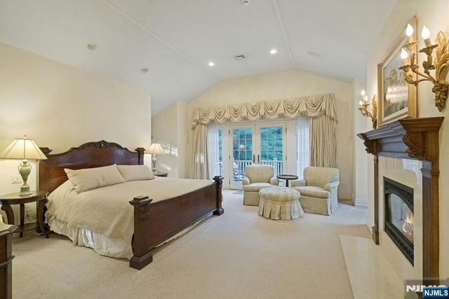 88 Bayberry Drive, Mahwah, NJ 07430