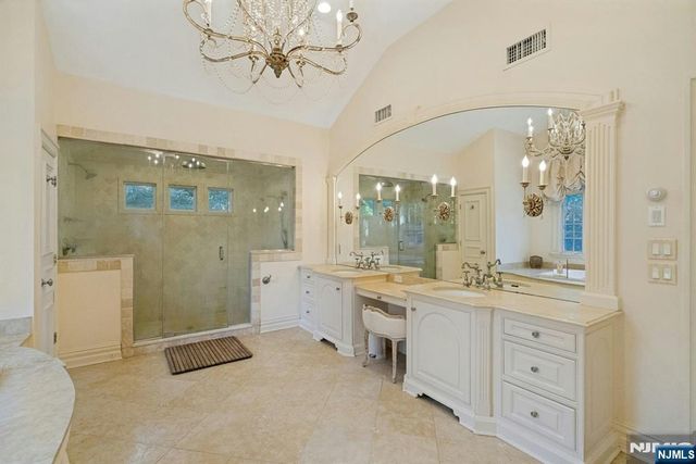 88 Bayberry Drive, Mahwah, NJ 07430