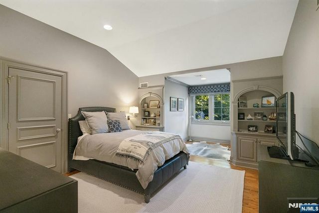 88 Bayberry Drive, Mahwah, NJ 07430