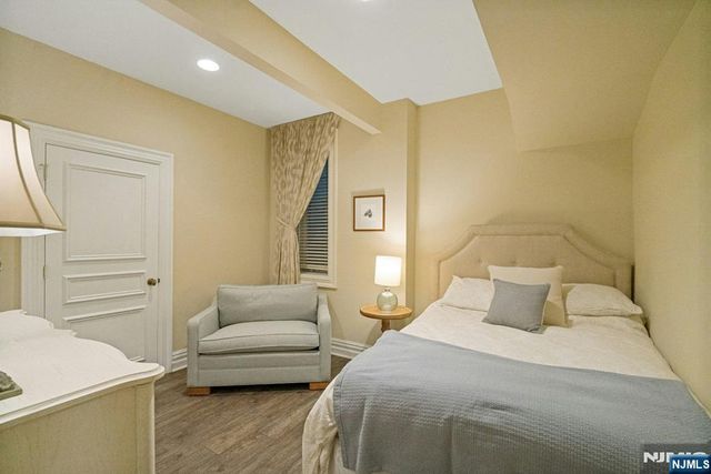 88 Bayberry Drive, Mahwah, NJ 07430