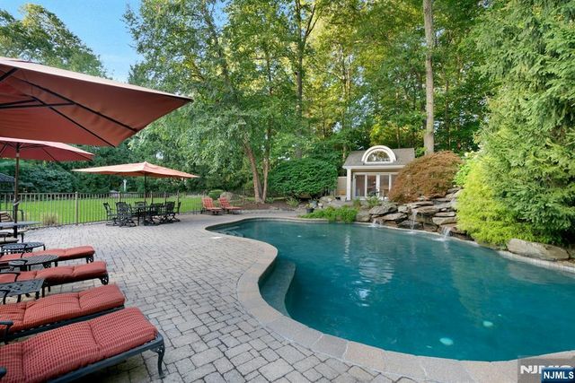 88 Bayberry Drive, Mahwah, NJ 07430