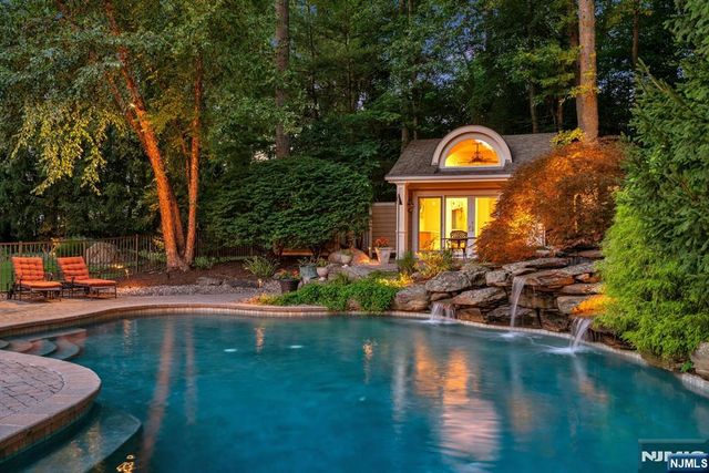 88 Bayberry Drive, Mahwah, NJ 07430