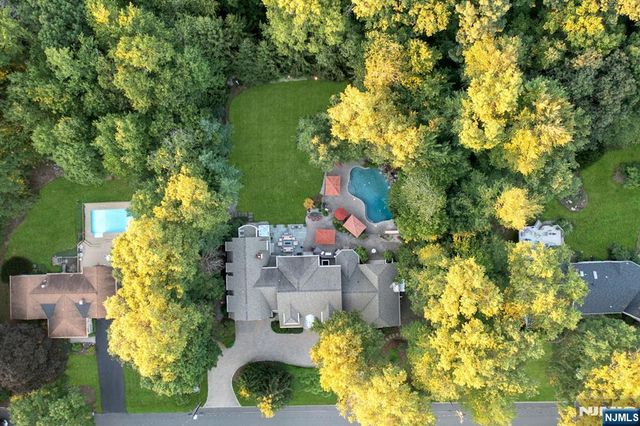 88 Bayberry Drive, Mahwah, NJ 07430