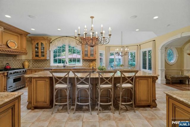 88 Bayberry Drive, Mahwah, NJ 07430