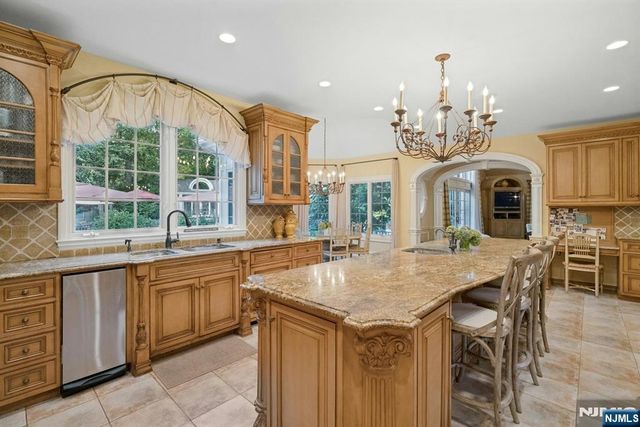 88 Bayberry Drive, Mahwah, NJ 07430
