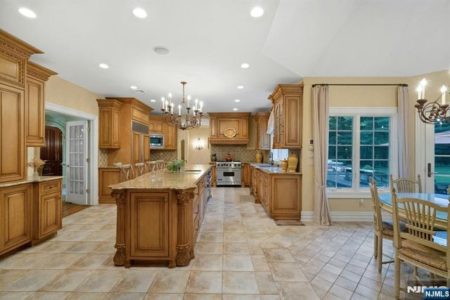 88 Bayberry Drive, Mahwah, NJ 07430