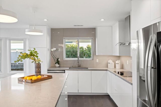 953 Lupin Way, San Carlos, CA 94070