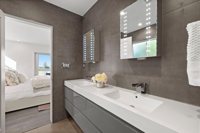 953 Lupin Way, San Carlos, CA 94070
