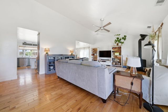 4039 Bartelink Dr, Valley Springs, CA 95252