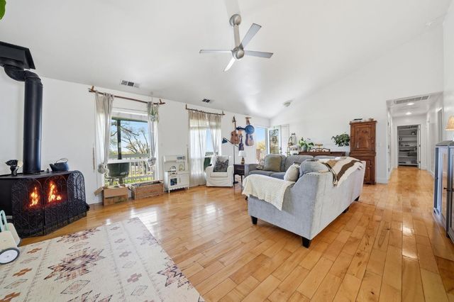 4039 Bartelink Dr, Valley Springs, CA 95252