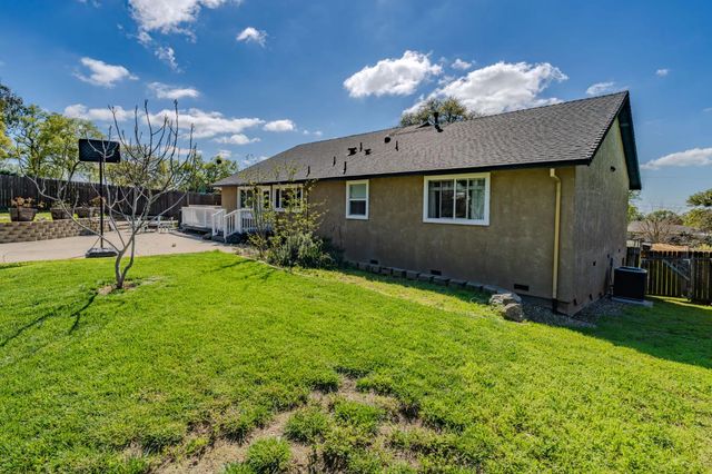 4039 Bartelink Dr, Valley Springs, CA 95252