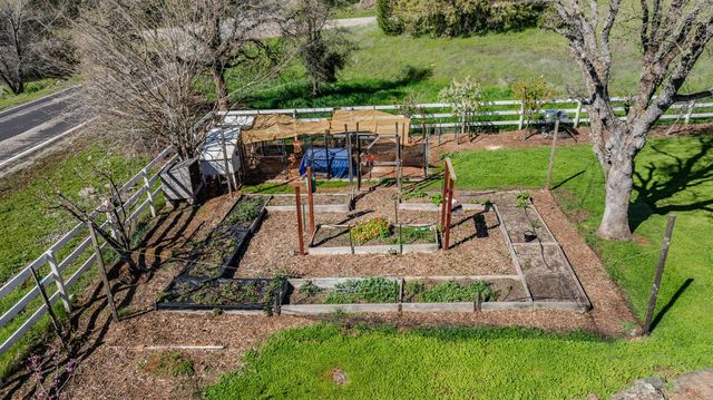 4039 Bartelink Dr, Valley Springs, CA 95252