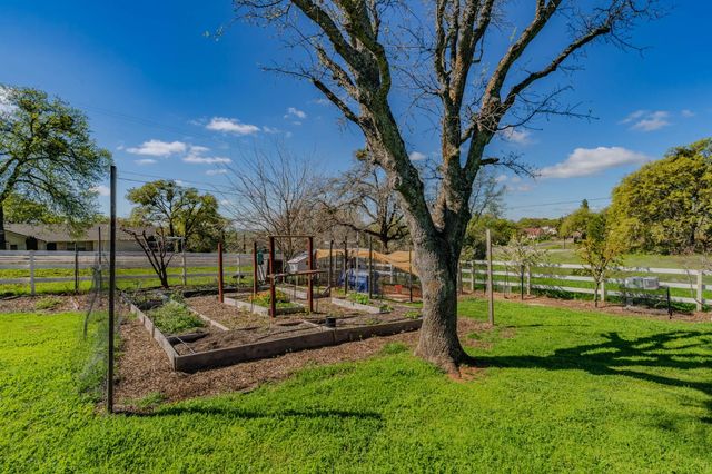 4039 Bartelink Dr, Valley Springs, CA 95252