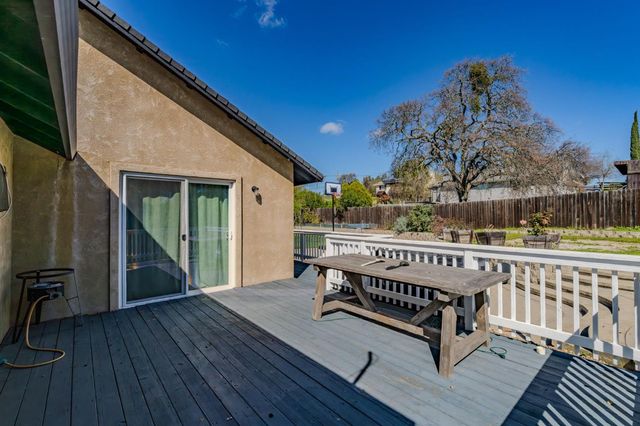 4039 Bartelink Dr, Valley Springs, CA 95252