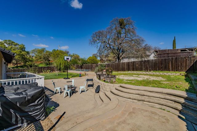 4039 Bartelink Dr, Valley Springs, CA 95252