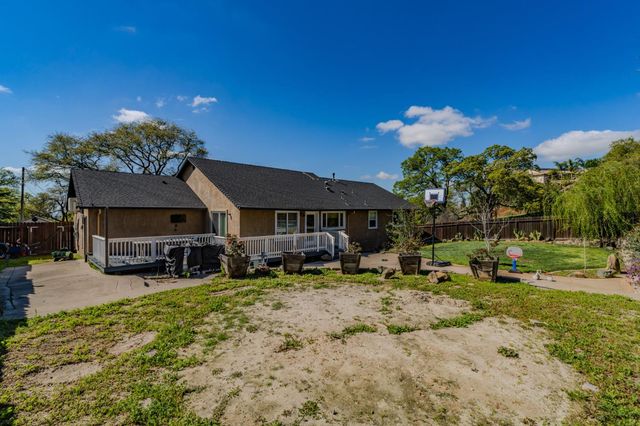 4039 Bartelink Dr, Valley Springs, CA 95252