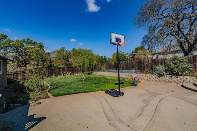 4039 Bartelink Dr, Valley Springs, CA 95252