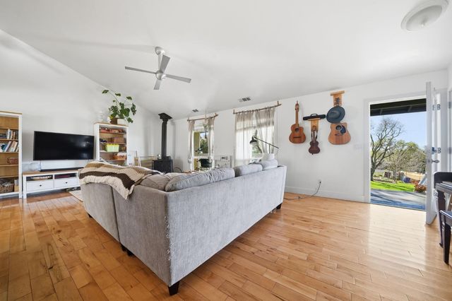 4039 Bartelink Dr, Valley Springs, CA 95252